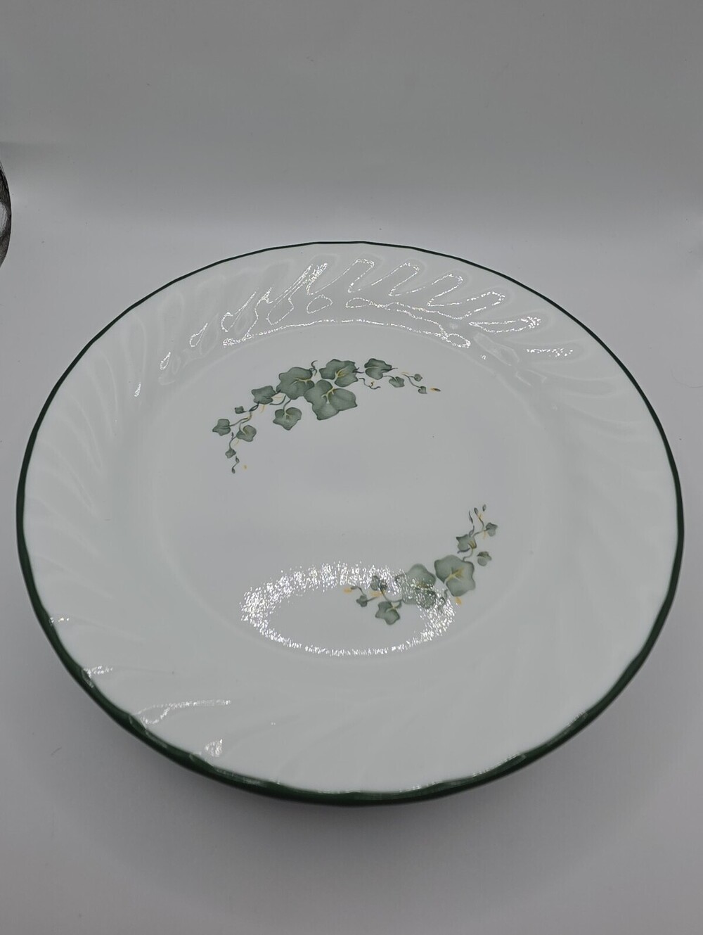 Set of 4 Corelle Ivy 7¼” Salad Dessert Plates Green Rim USA Corning